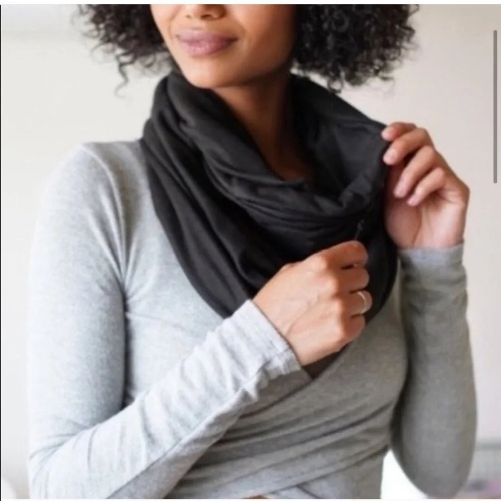Beyond yoga pocket infinity Scarf NWT